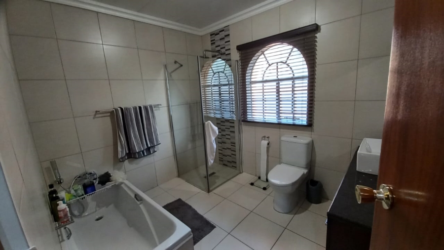 4 Bedroom Property for Sale in Van Der Hoff Park North West